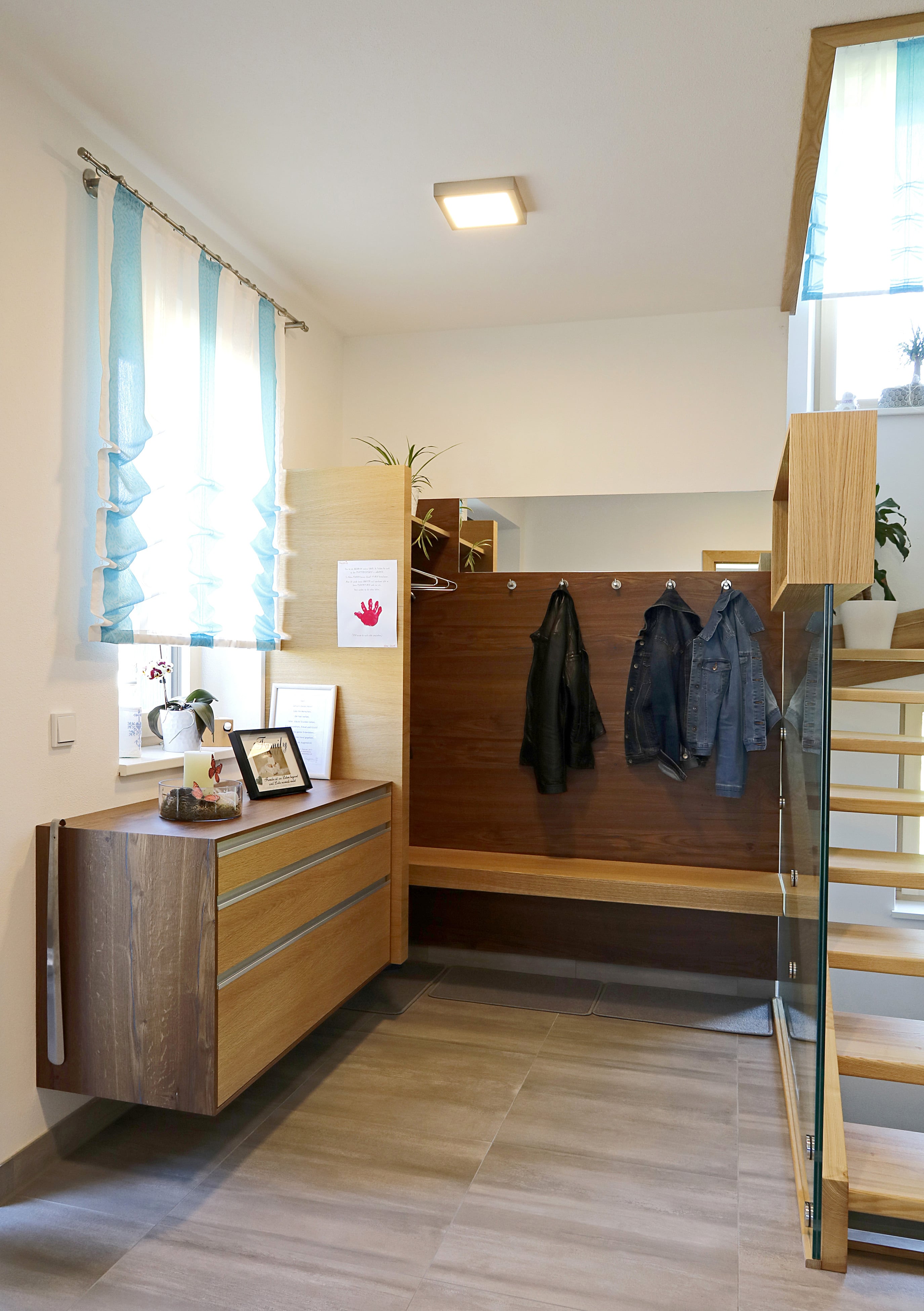 Holztreppe mit Glas und Edelstahlstäben - Bild 3